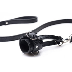 Strict Ballstretcher avec une laisse
